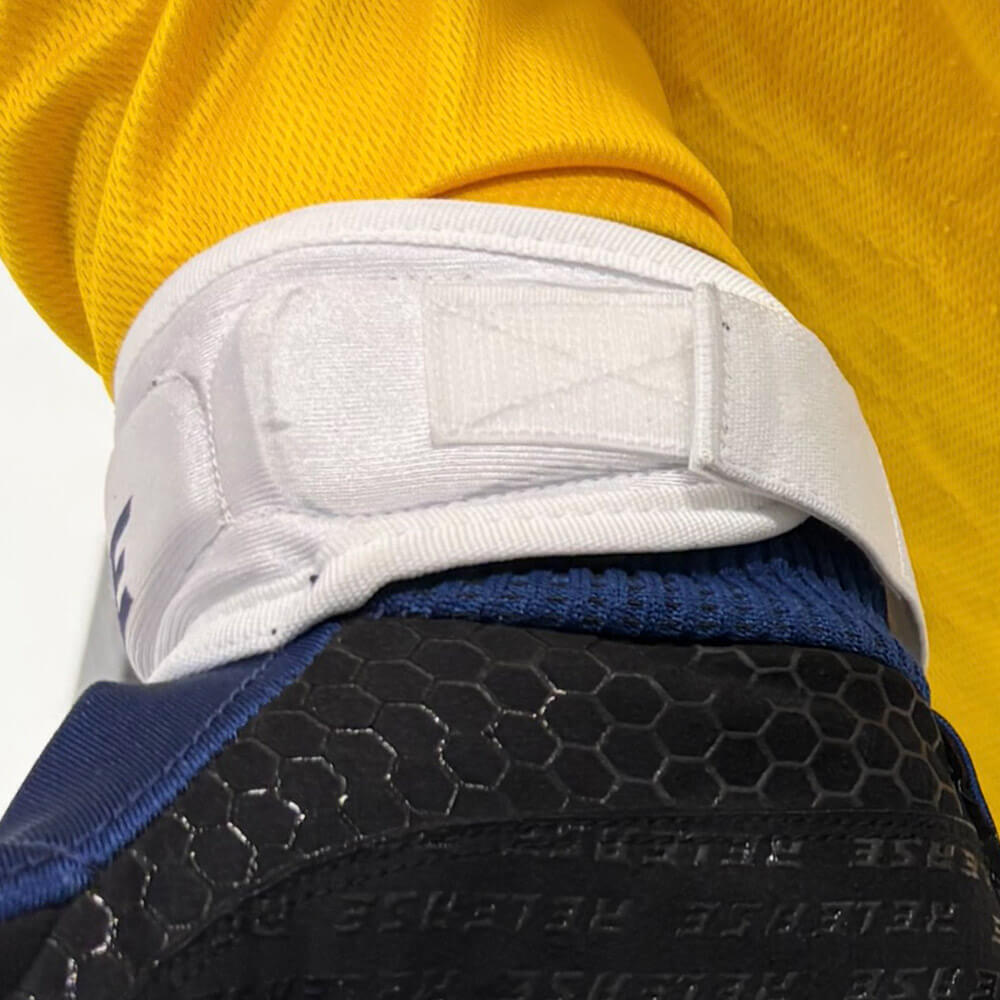 Bandyhandske-Release-fullgrip-Blå-vit-insida-justering