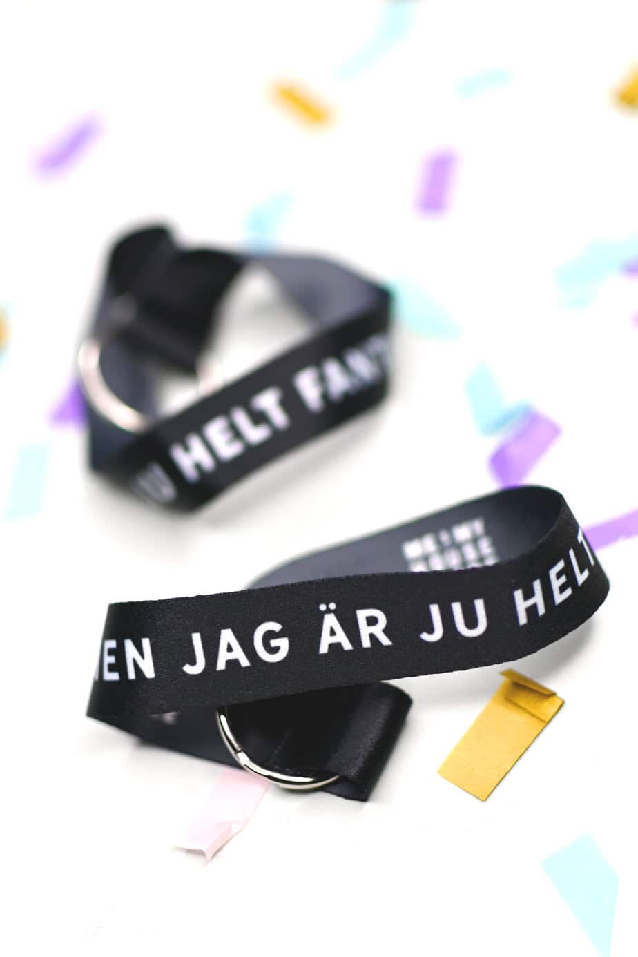 Kort nyckelband i svart: Men jag är ju helt fantastisk!