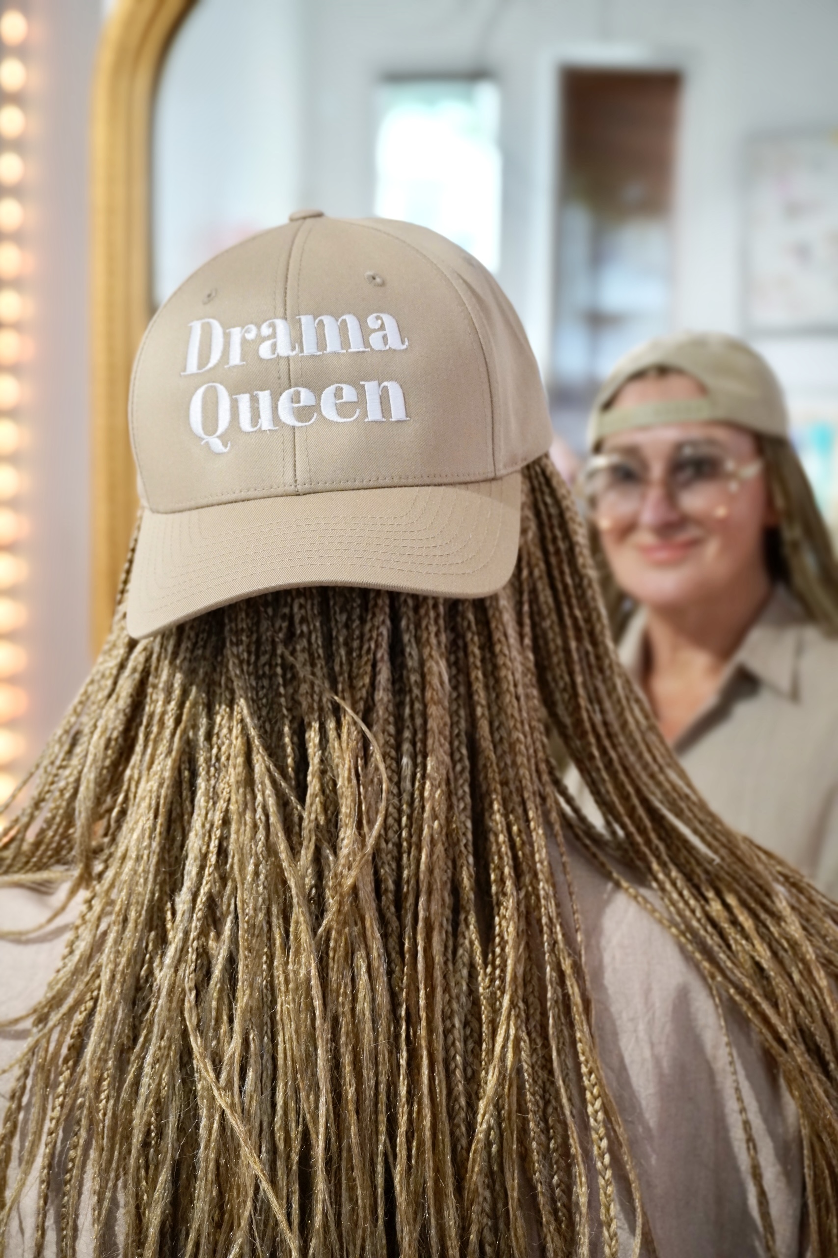 DRAMA QUEEN SNAP BACK CAP  BEIGE 