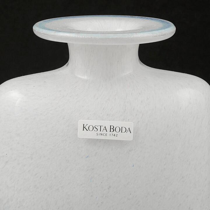 Kjell Engman (Swing 1989) White Cased Vase 14 cm