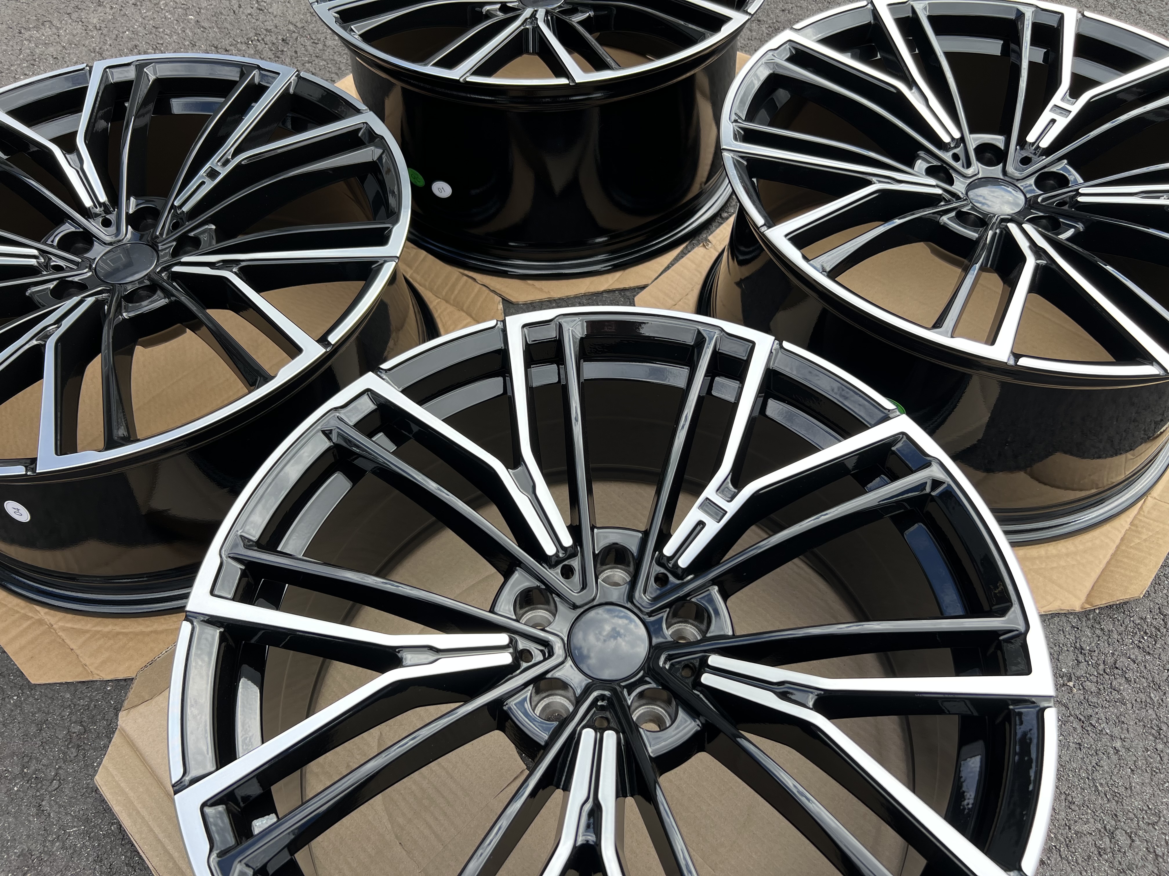 20" BM881 Gloss black/polished 5x112 - 8