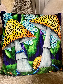 2 st kuddfodral i modellerna Förtrollande och Titta på oss! 40*40 cm. Ord. pris 1180 kr. OBS! Dessa två är de sista, först till kvarn! 