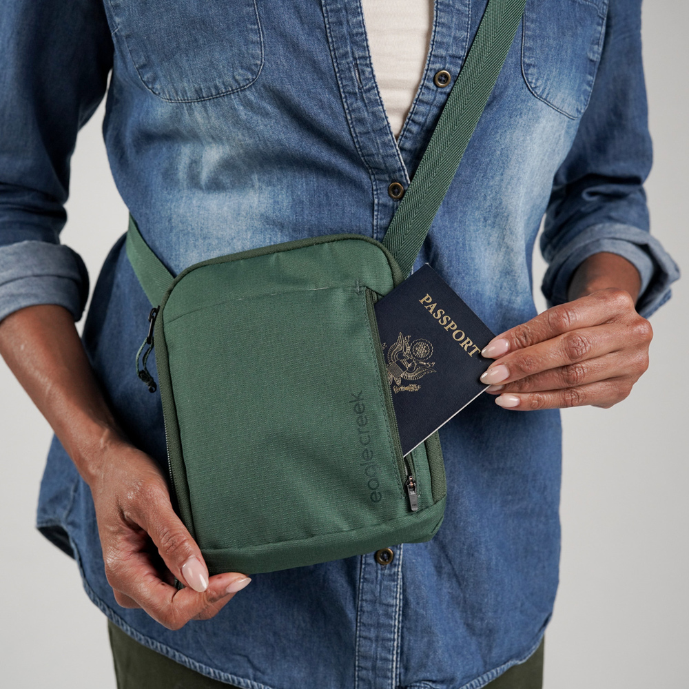 Liten axelväska - Eagle Creek Stash RFID Cross Body Bag Grass Green - 6