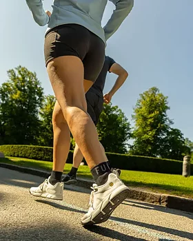 Sportssokker med bred tåboks – Funq Wear WIDE+ Quarter