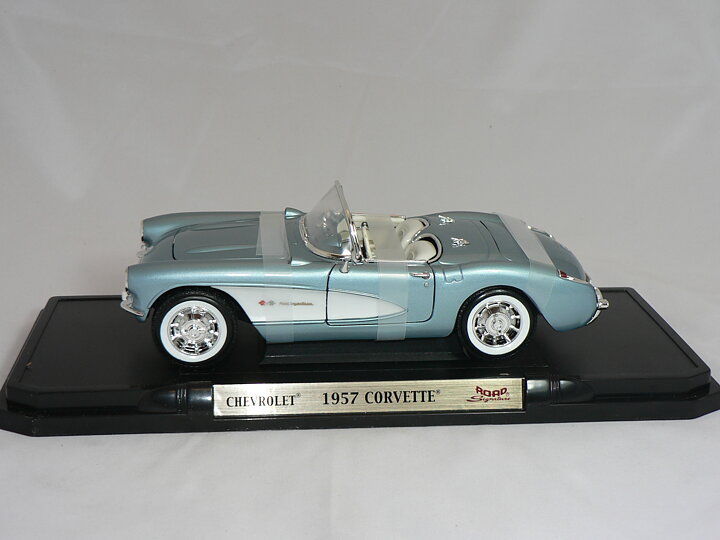Chevrolet  Corvette   1957  1:18  Road Legends/Lucky Die Cast