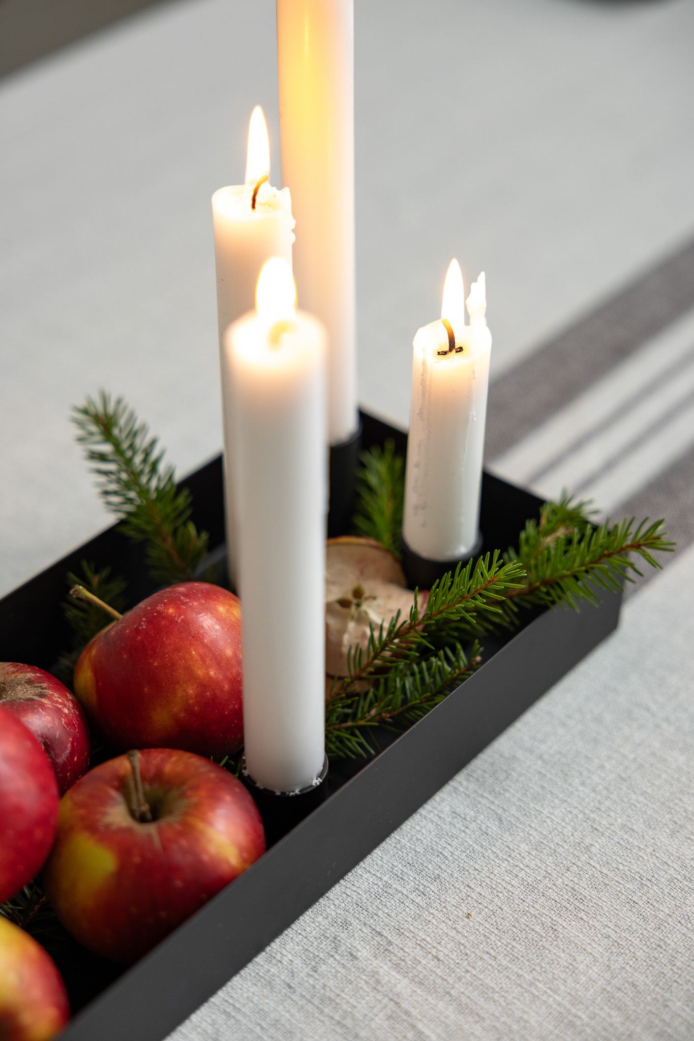 Sund - Liten svart ljusstake med magnetiska ljushållare - 30 x 13 x 4 cm - 3