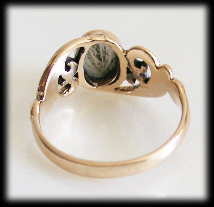 Brons ring med pärlemor. - 2