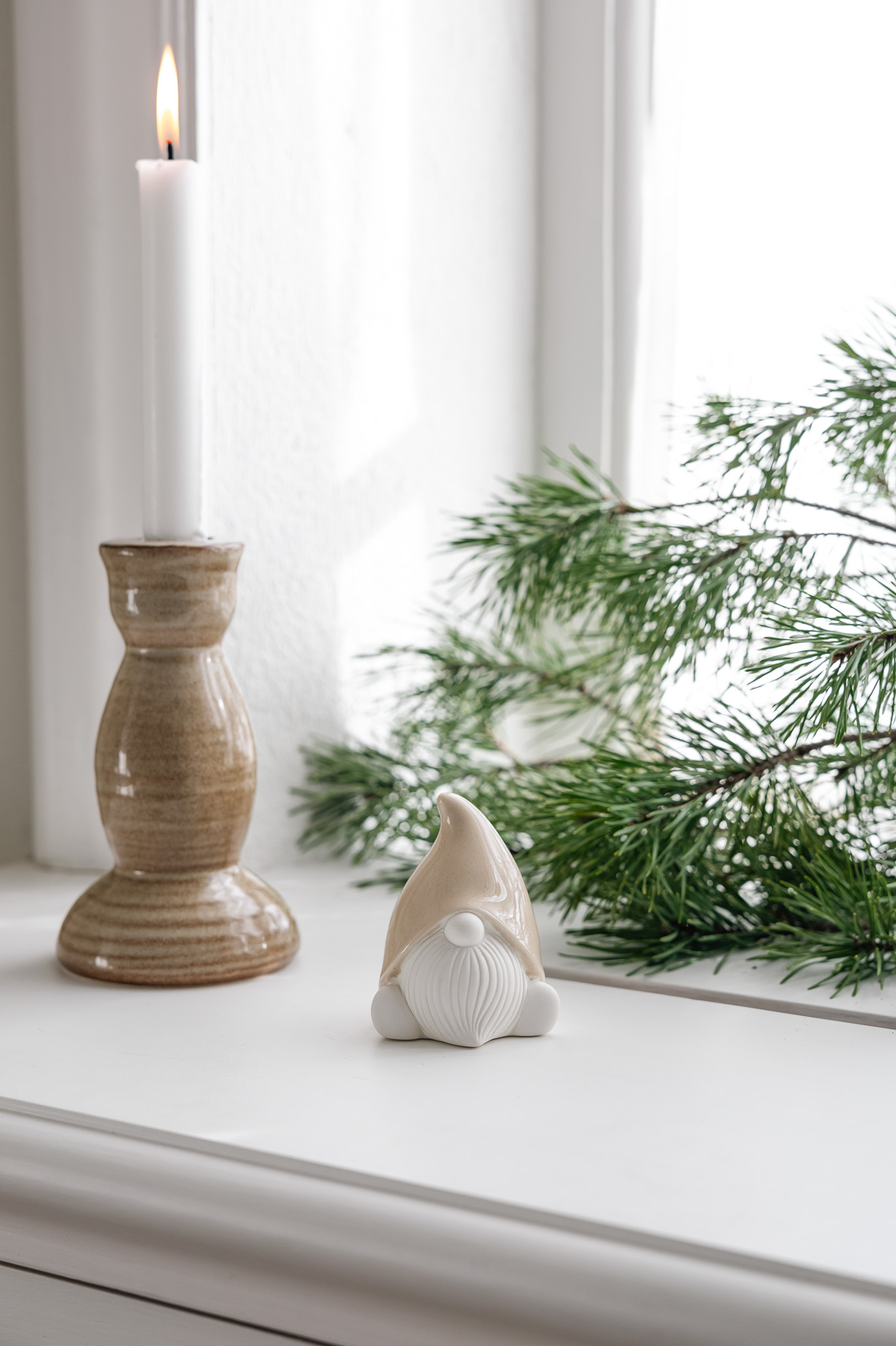 Harald - Liten beige dekoration - Tomte - 6 x 6 x 8 cm