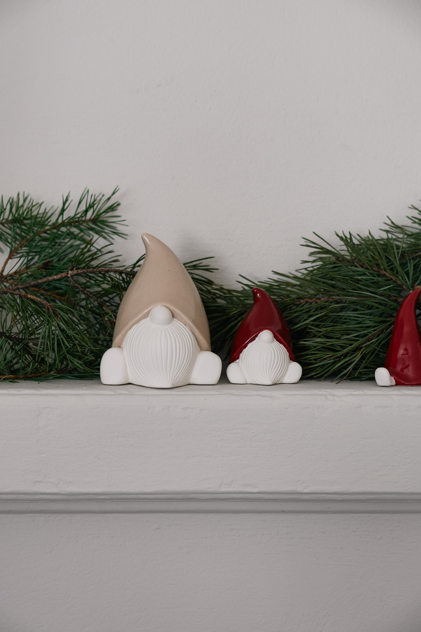 Harald - Liten röd dekoration - Tomte - 6 x 6 x 8 cm - 3