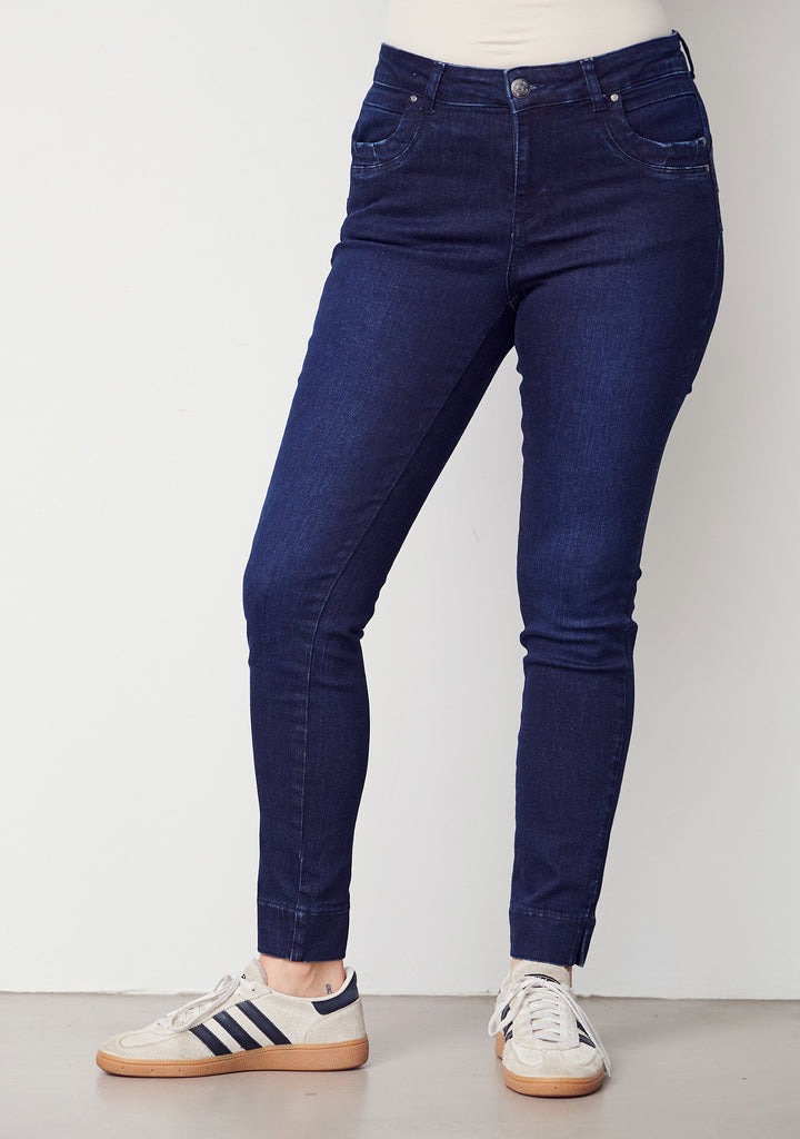 Verona Jeans - Deep Dark Denim - Isay