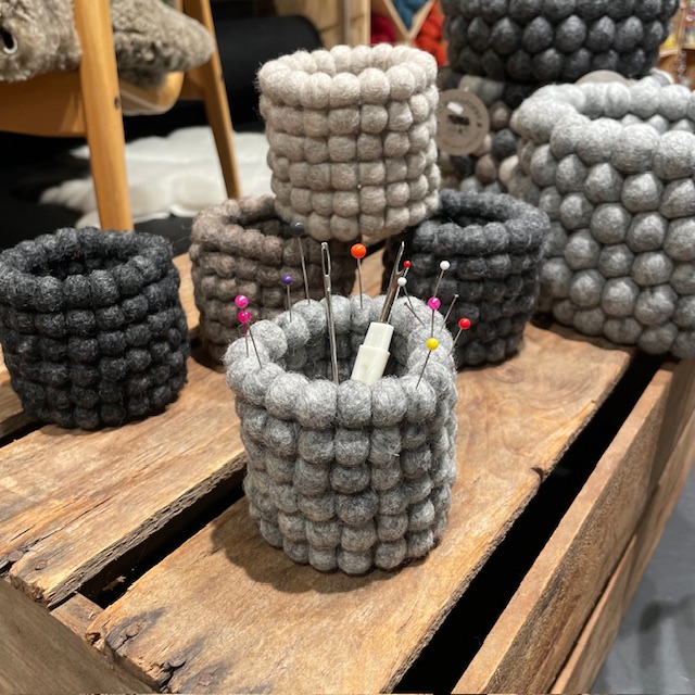 Mini Kruka / Behållare av Ullbollar i Ljusgrått - 10