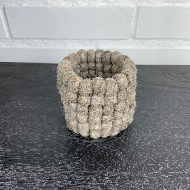 Mini Kruka / Behållare av Ullbollar i Naturbrunt