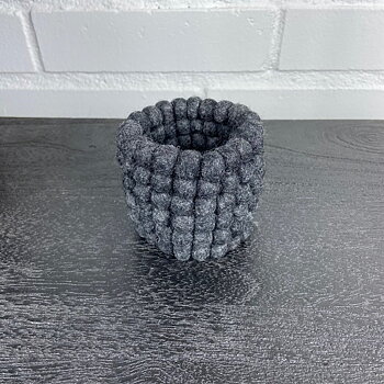 Mini Kruka / Behållare av Ullbollar i Svart