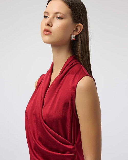 Blus omlott draperad djupröd - 3
