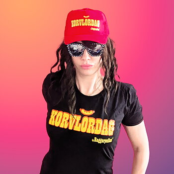 RAGGARPULLAN - TRUCKER CAP, KORVLÖRDAG (RED)