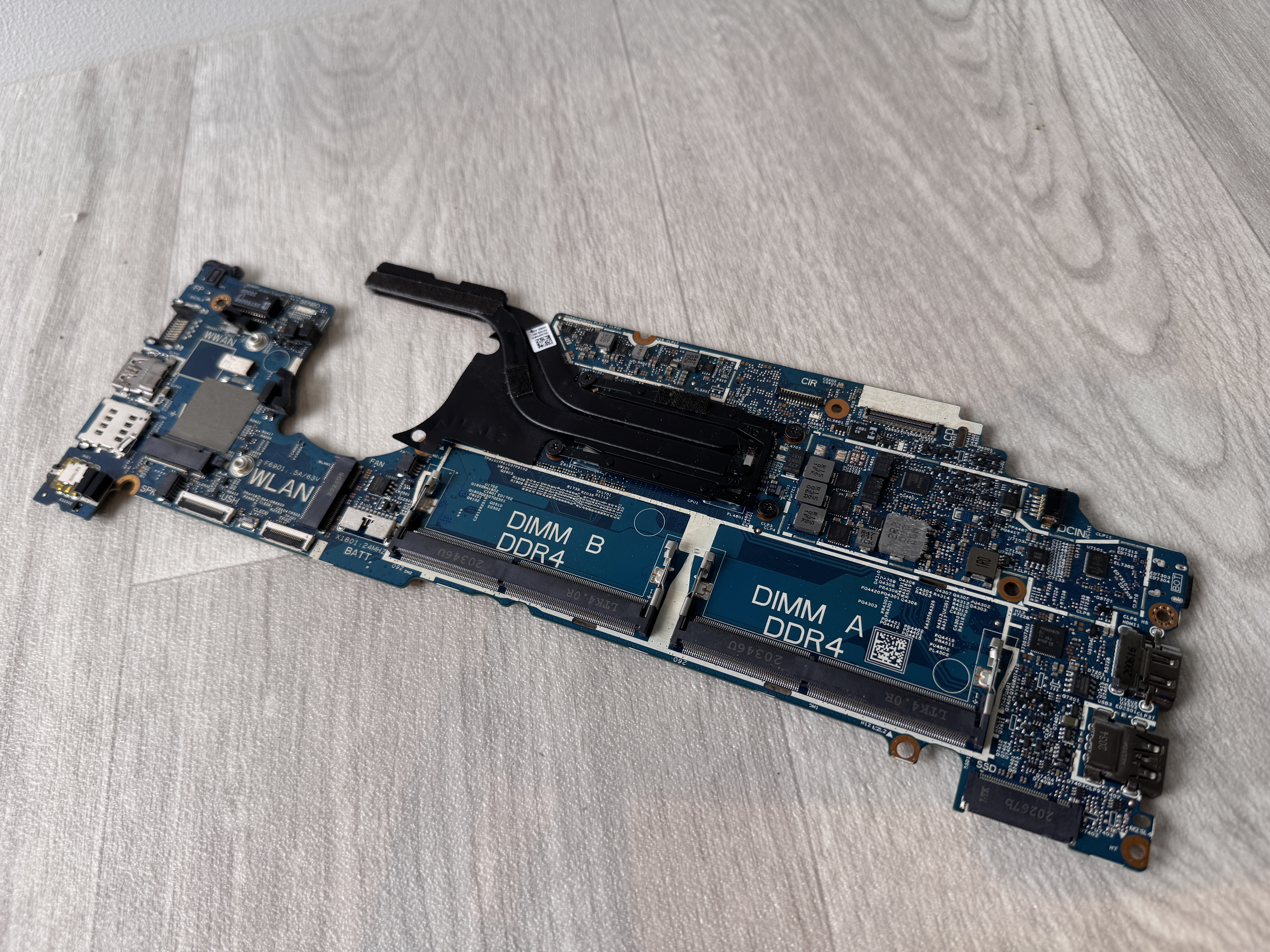 DEFEKT! Moderkort Dell Latitude 5310 Core i5-10210 8GB RAM Motherboard