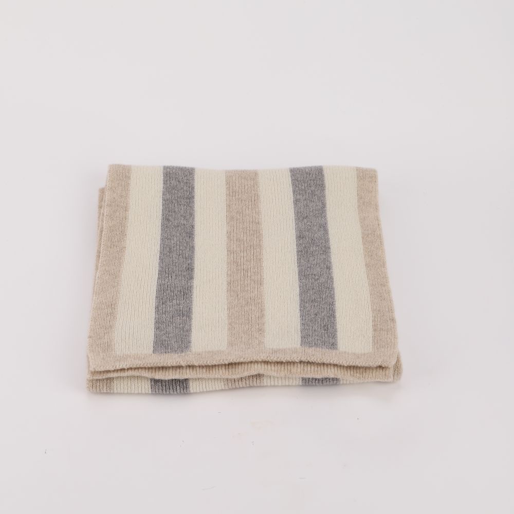 Stickad randig lammullshalsduk i färgen beige