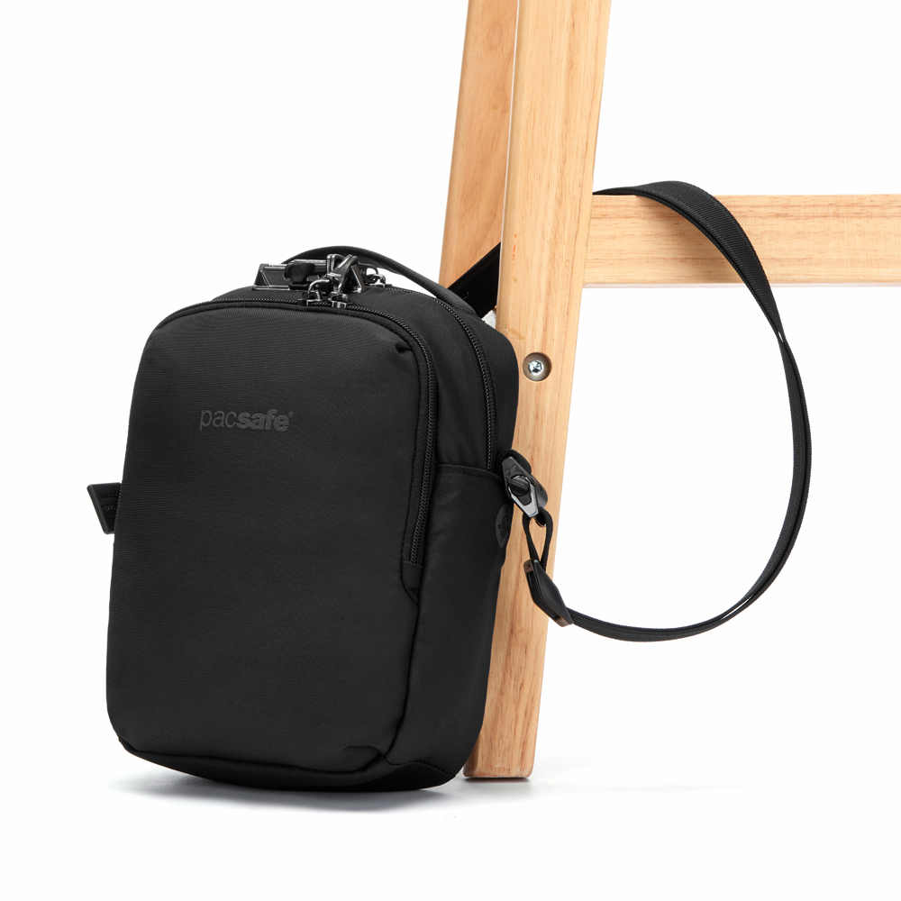 Stöldsäker axelremsväska - PACSAFE V Companion Crossbody Jet Black - 8