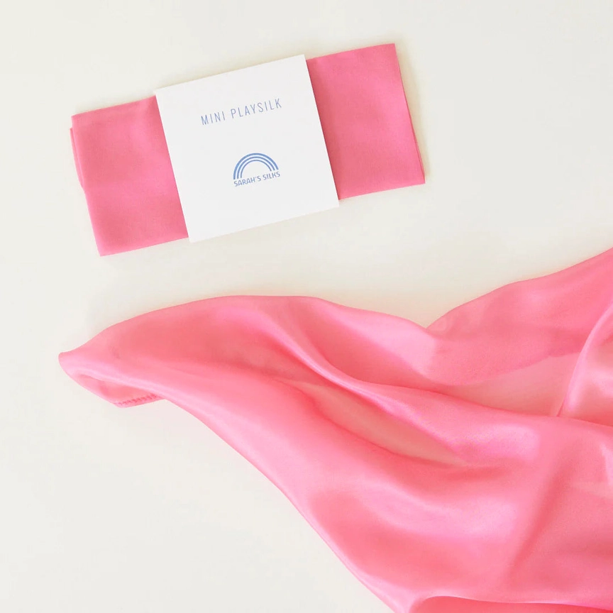 Playsilk Enfärgad Mini - Rosenröd ett litet lektyg i siden från Sarah's Silks 