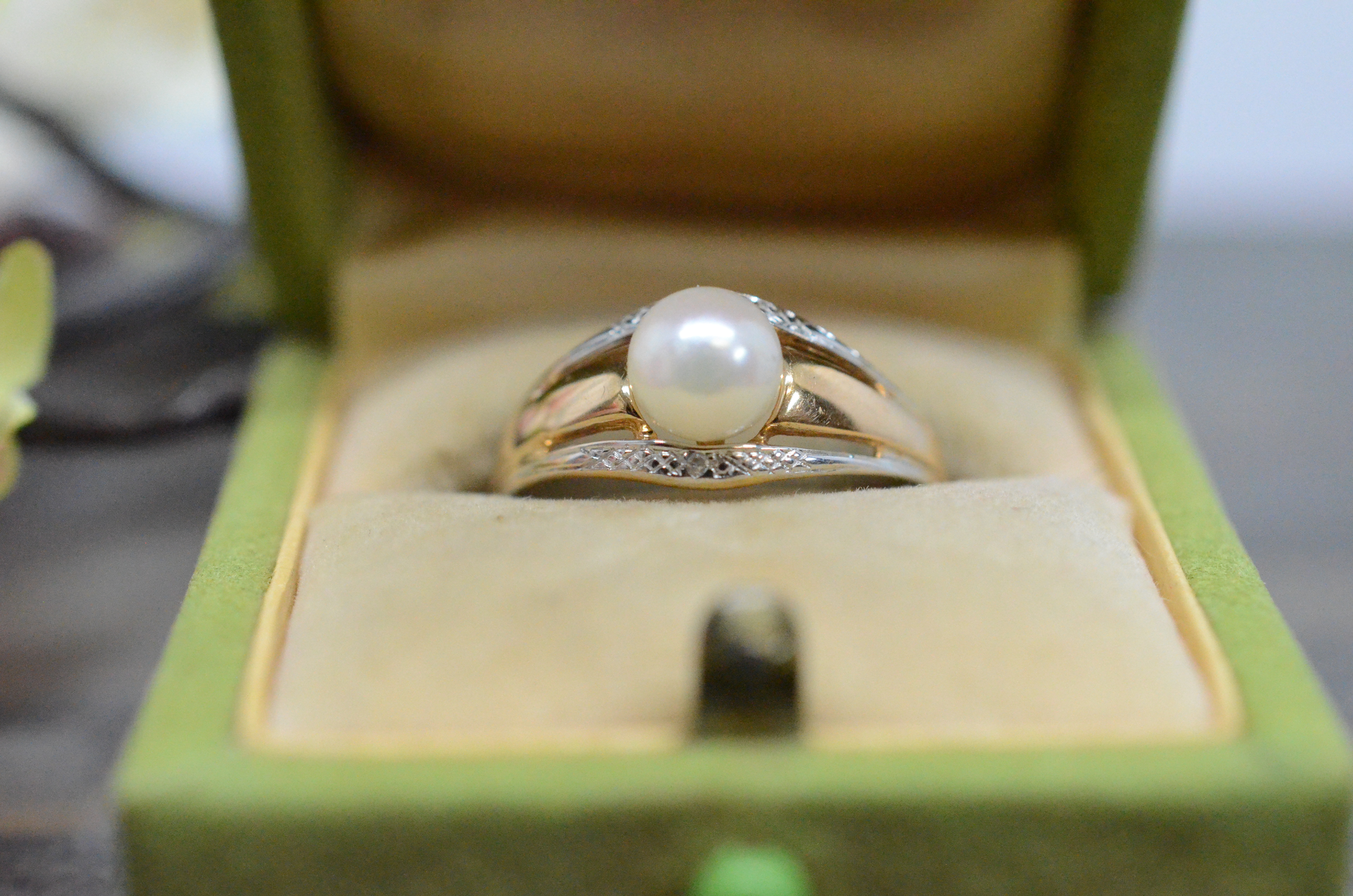 Second Hand 18k ring with cultured freshwater pearl - 2