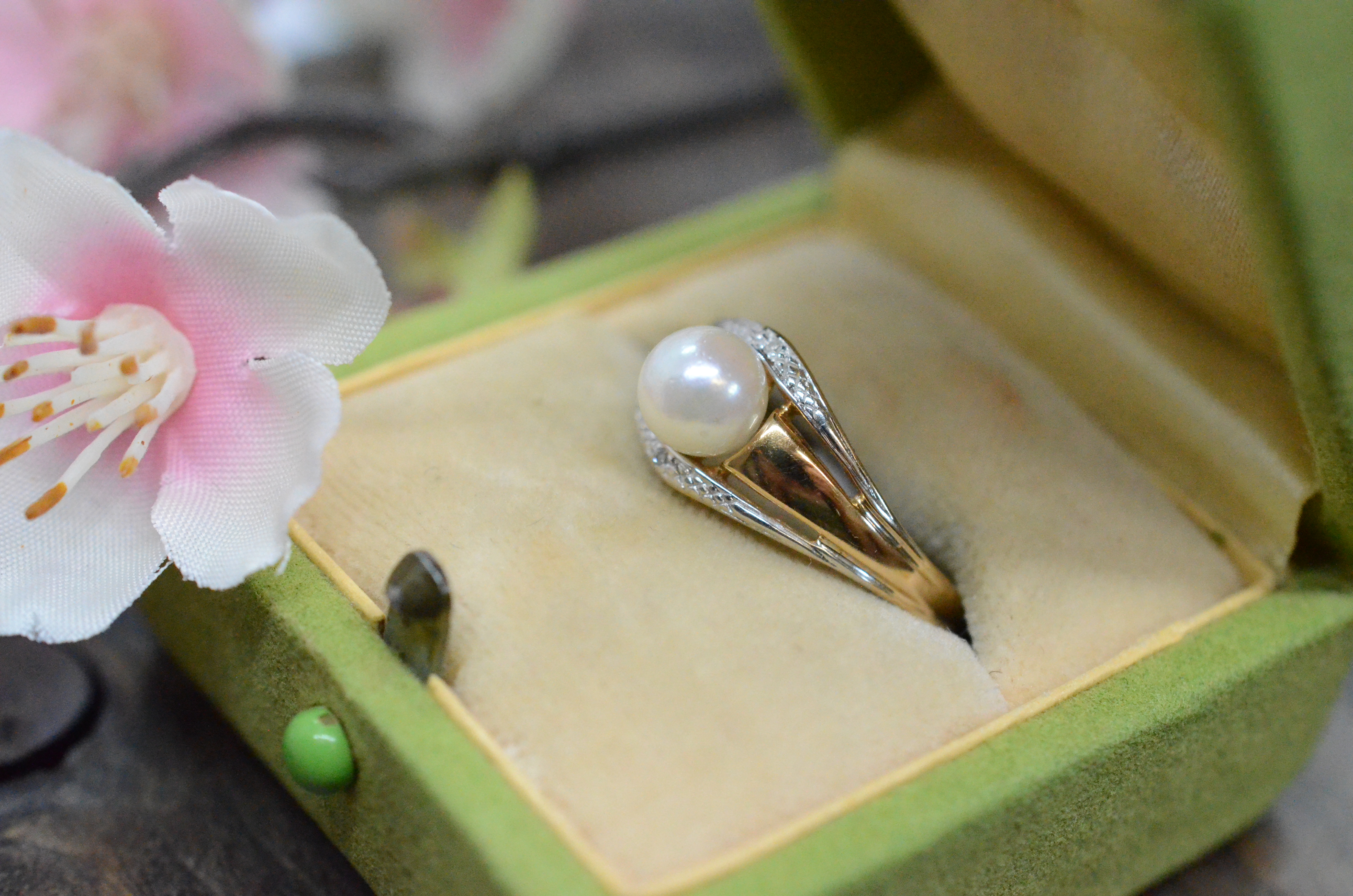 Second Hand 18k ring with cultured freshwater pearl - 4