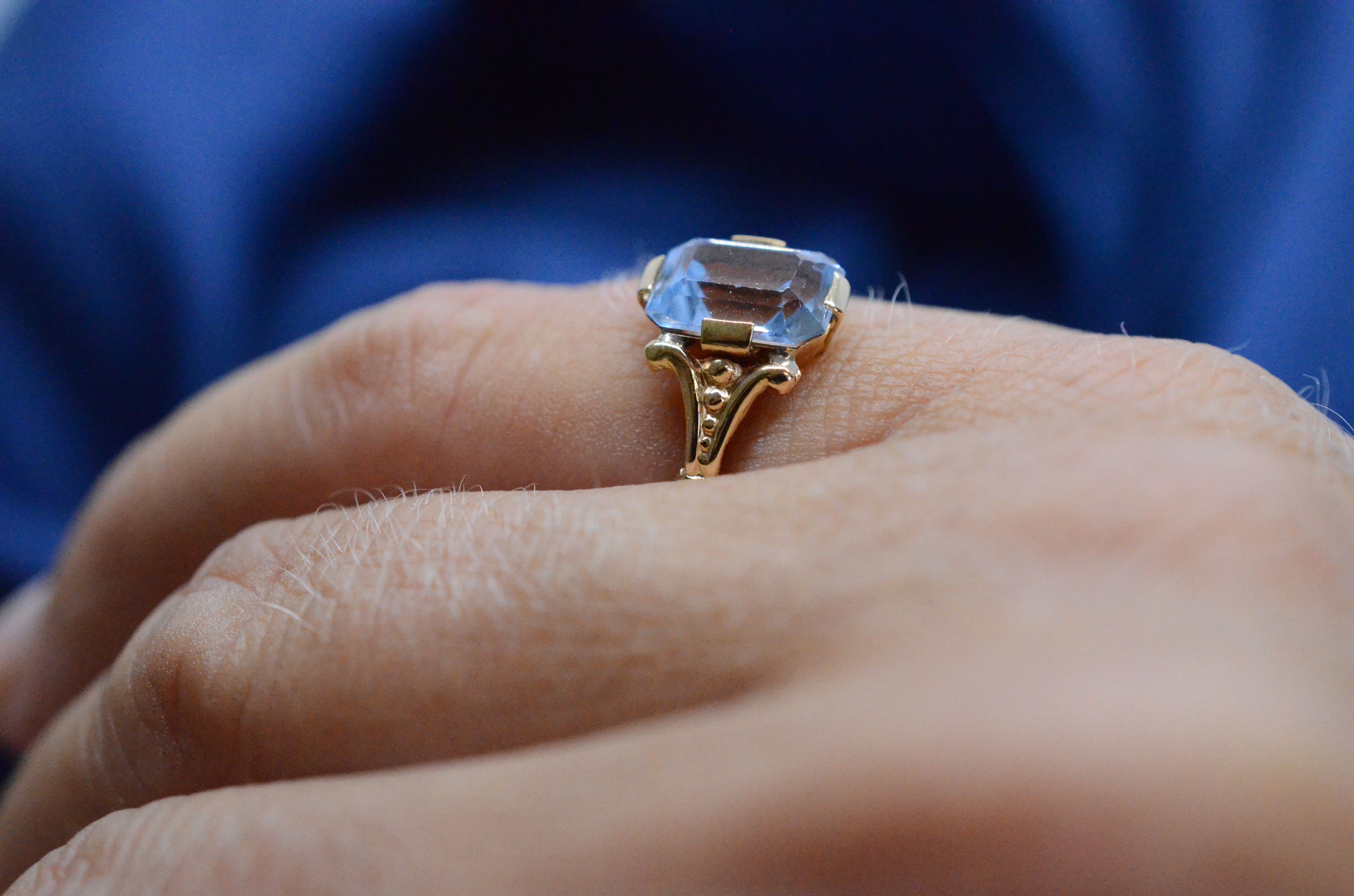 Vintage 18k ring med ljusblå sten, 1949 - 5