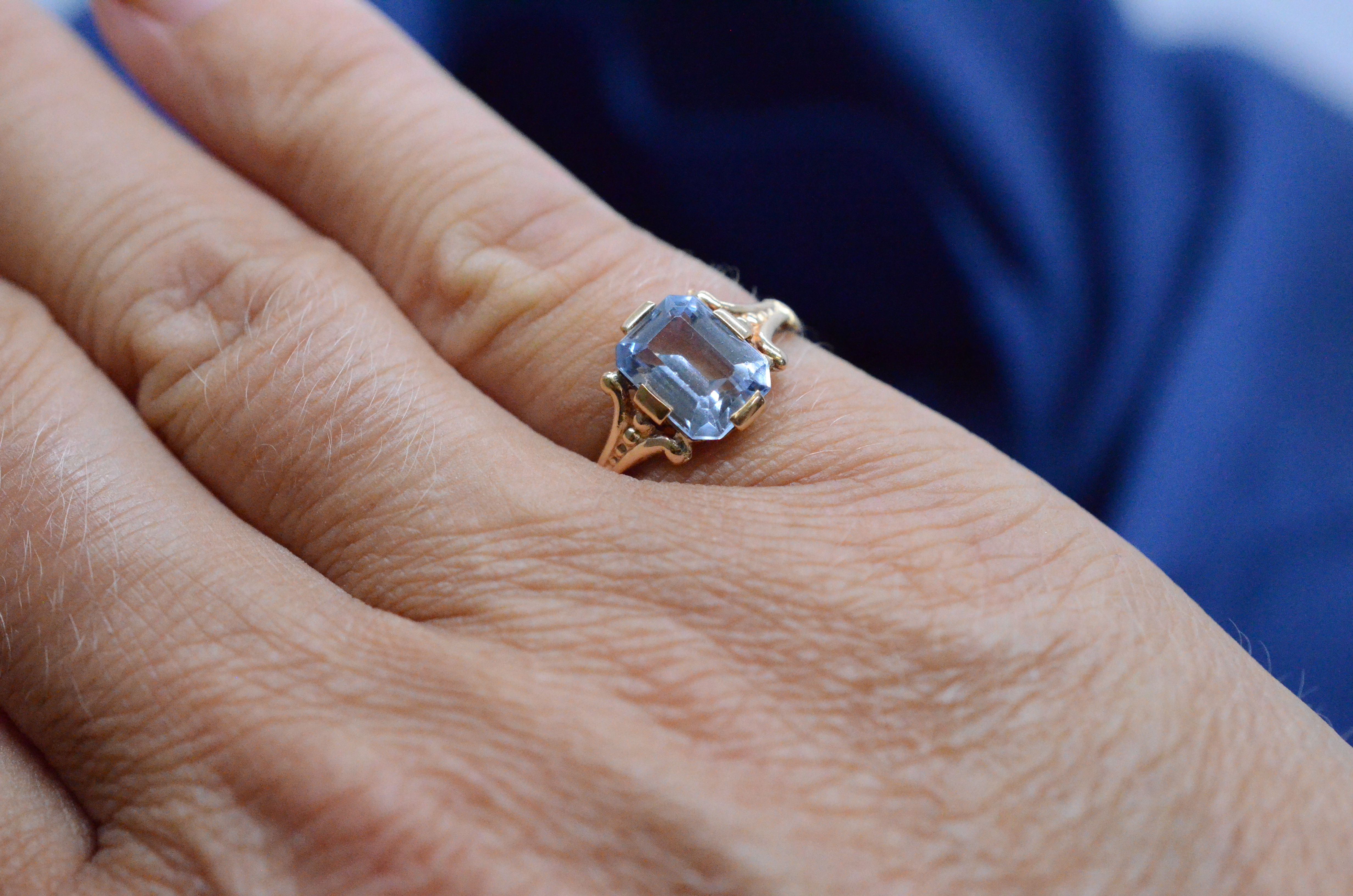 Vintage 18k ring med ljusblå sten, 1949 - 4