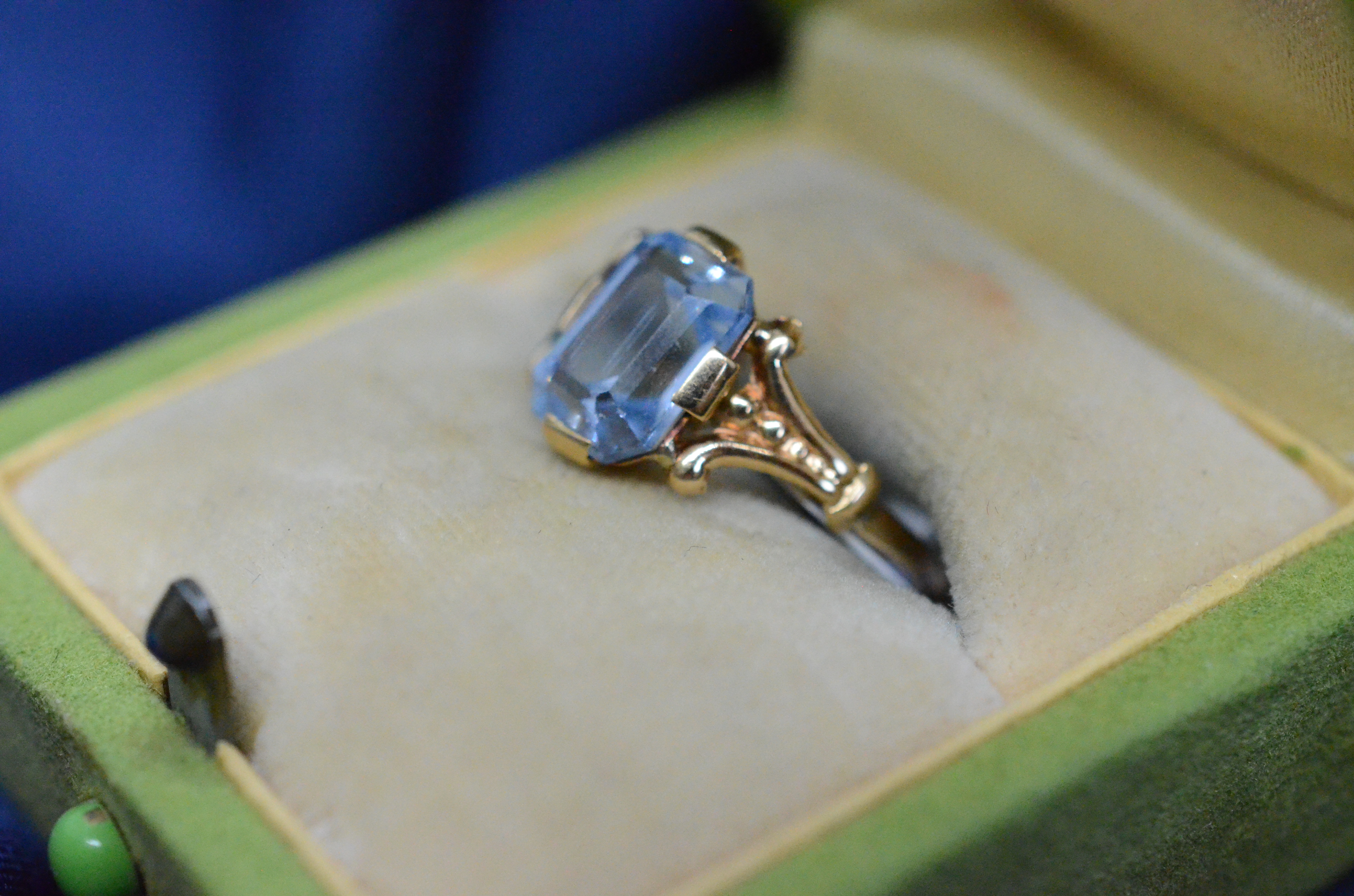 Vintage 18k ring med ljusblå sten, 1949 - 3