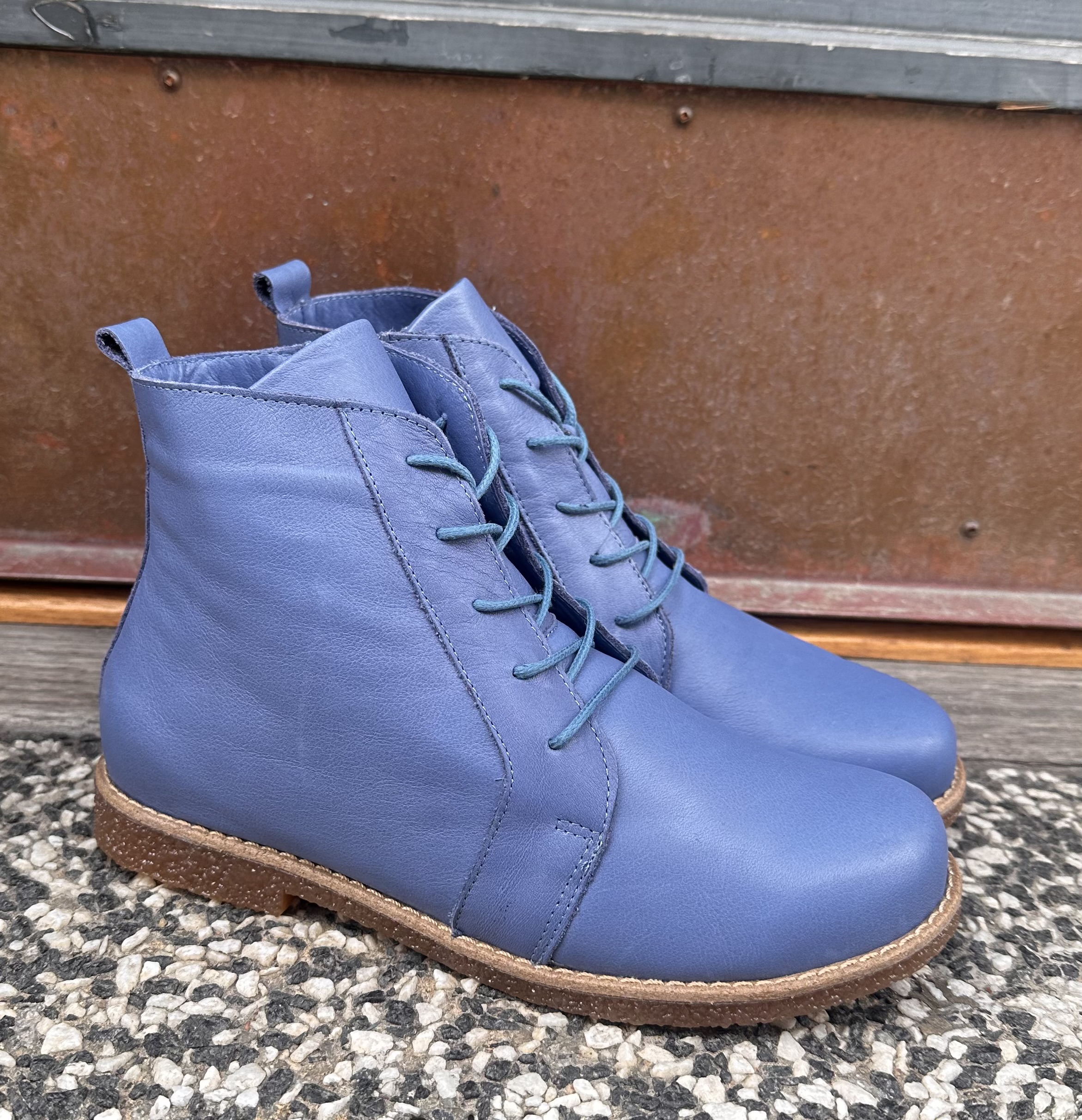 Charlotte of Sweden klassiska snörkängor, denim