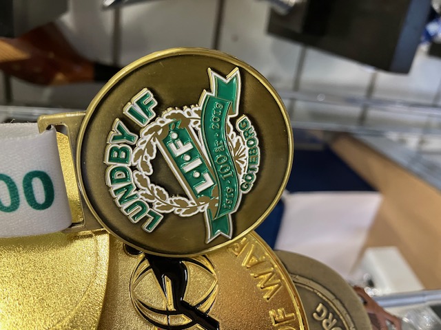 Specialmedalj präglad med emaljfärger - Lundby IF:s 100-årsjubileum - 2