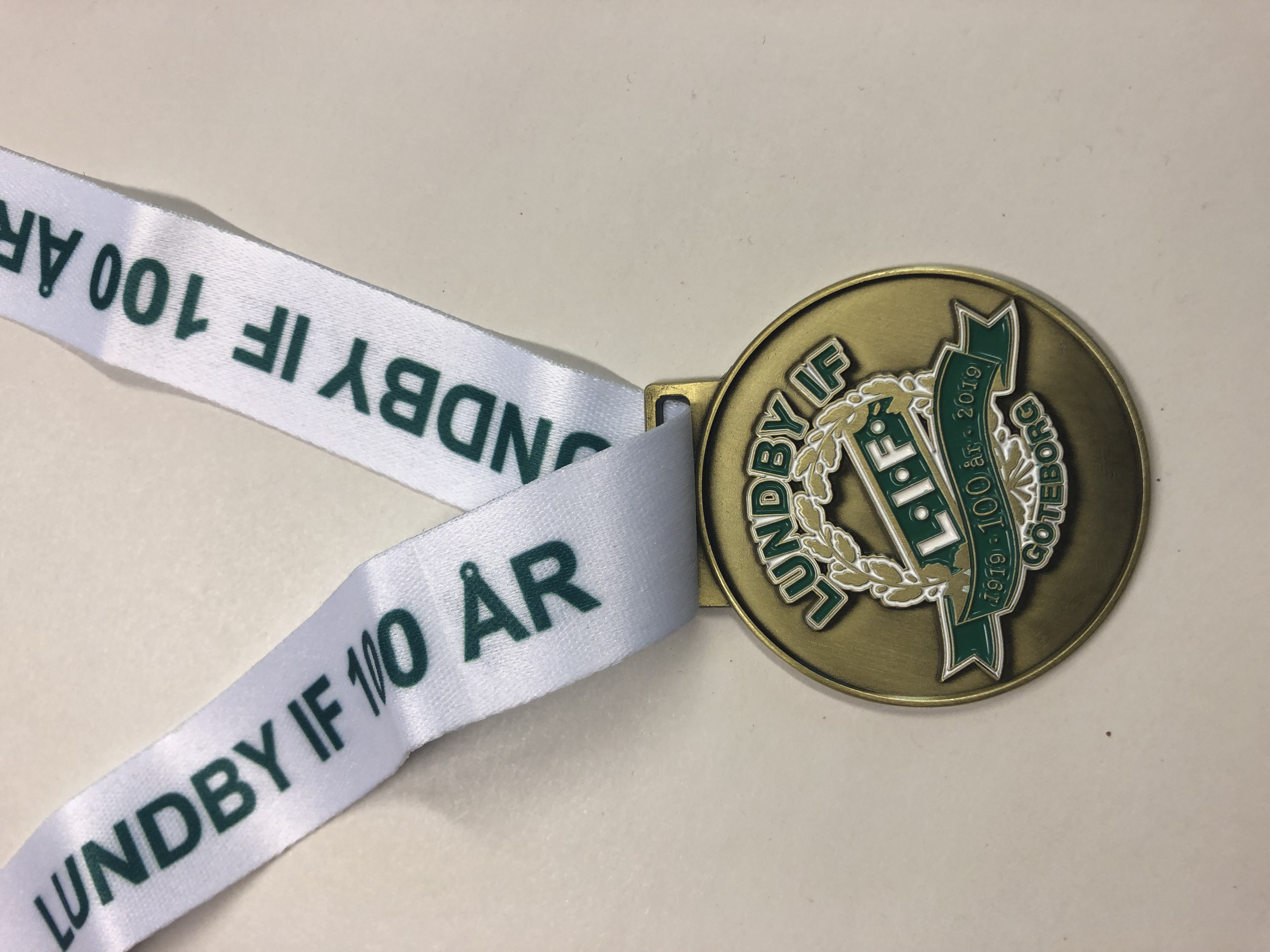 Specialmedalj präglad med emaljfärger - Lundby IF:s 100-årsjubileum - 5
