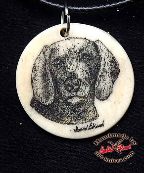 Graverat halsband av älghorn Hundportätt Weimaraner DP1