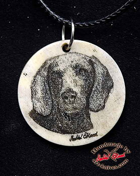 Graverat halsband av älghorn Hundportätt Weimaraner DP2