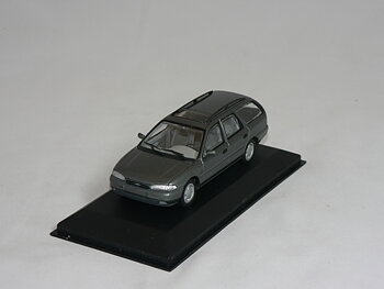 Ford Mondeo  Turnier  1:43 Minichamps
