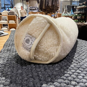 Bolster av naturvit ull från Wooldesign