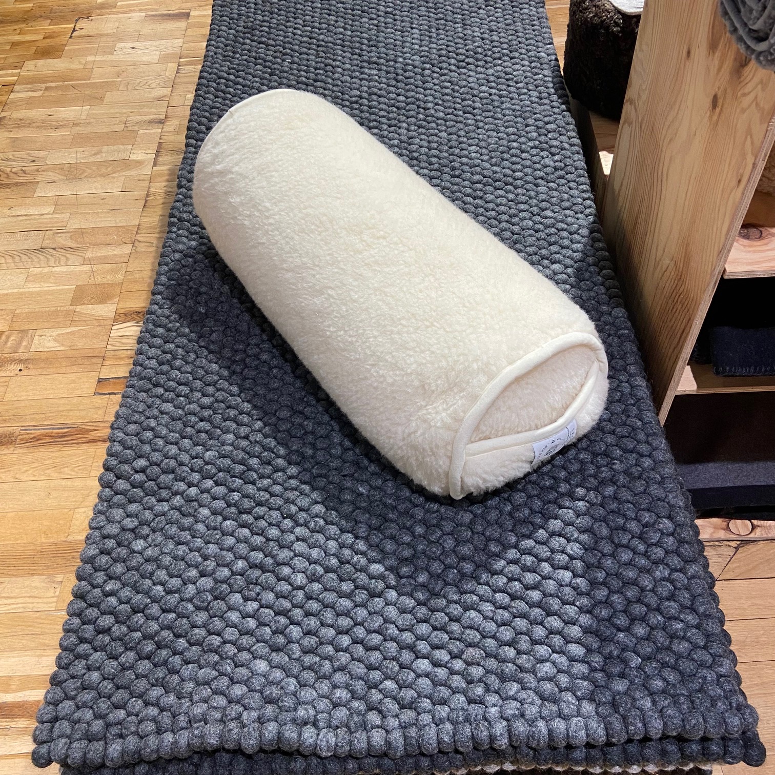 Bolster av naturvit ull från Wooldesign - 3