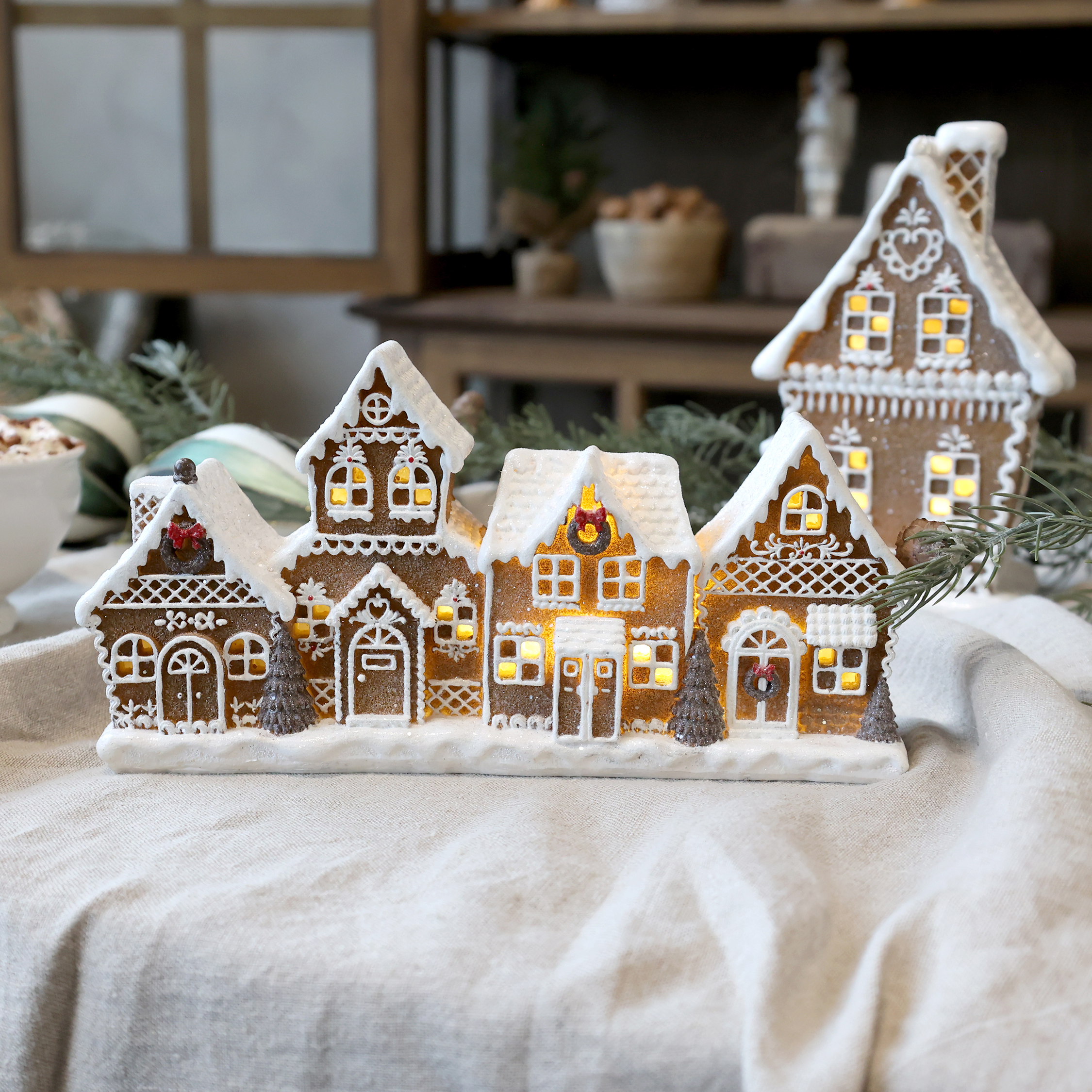 Pepparkakshus med ledbelysning - 11x7 cm - 6