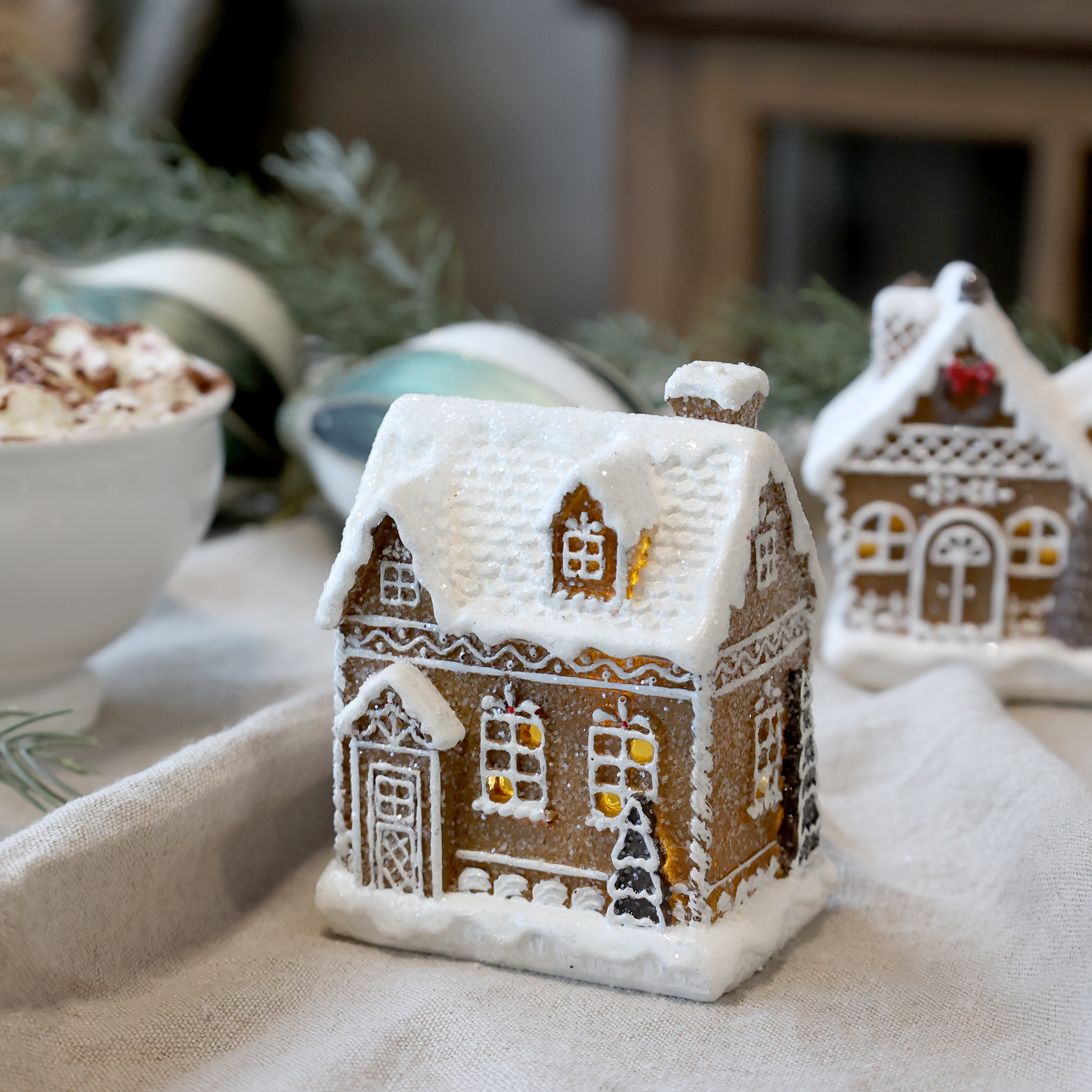 Pepparkakshus med ledbelysning - 10x8 cm - 4