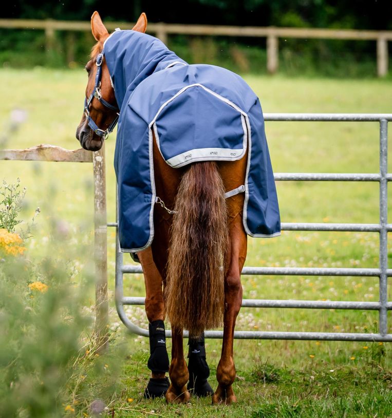 Horseware Amigo Bravo 12 Plus Bundle Turnout 50g Horse Rug, 100g + 200g Liners – Navy/Titanium Grey & Silver - Comfortable