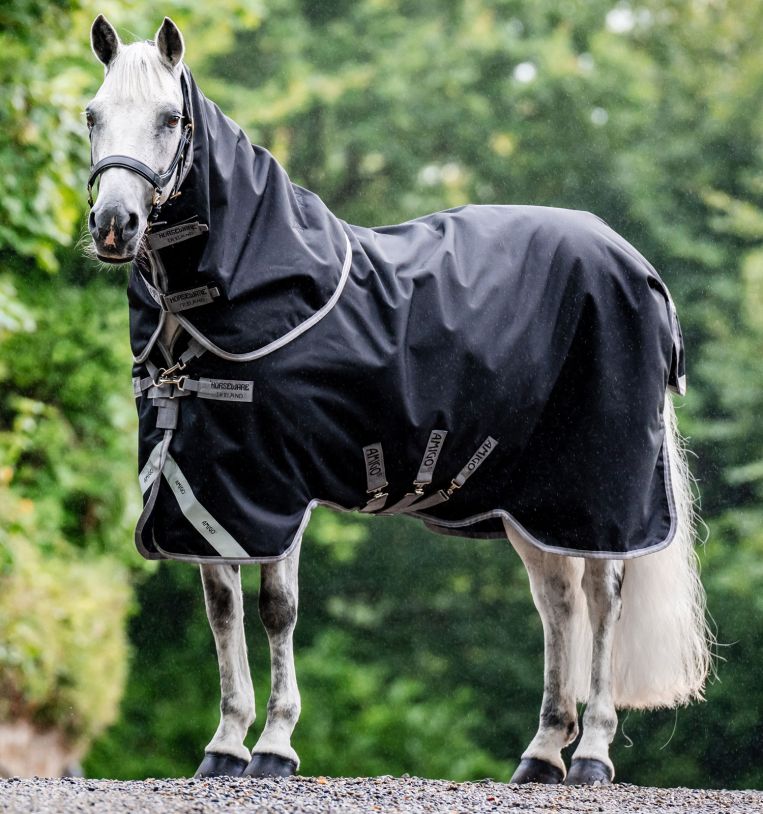 Horseware Amigo Bravo 12 Plus Bundle Outdoordecke 50g, 100g + 200g Unterdecken – Black/Titanium Grey & Silver (115cm (5'6"))