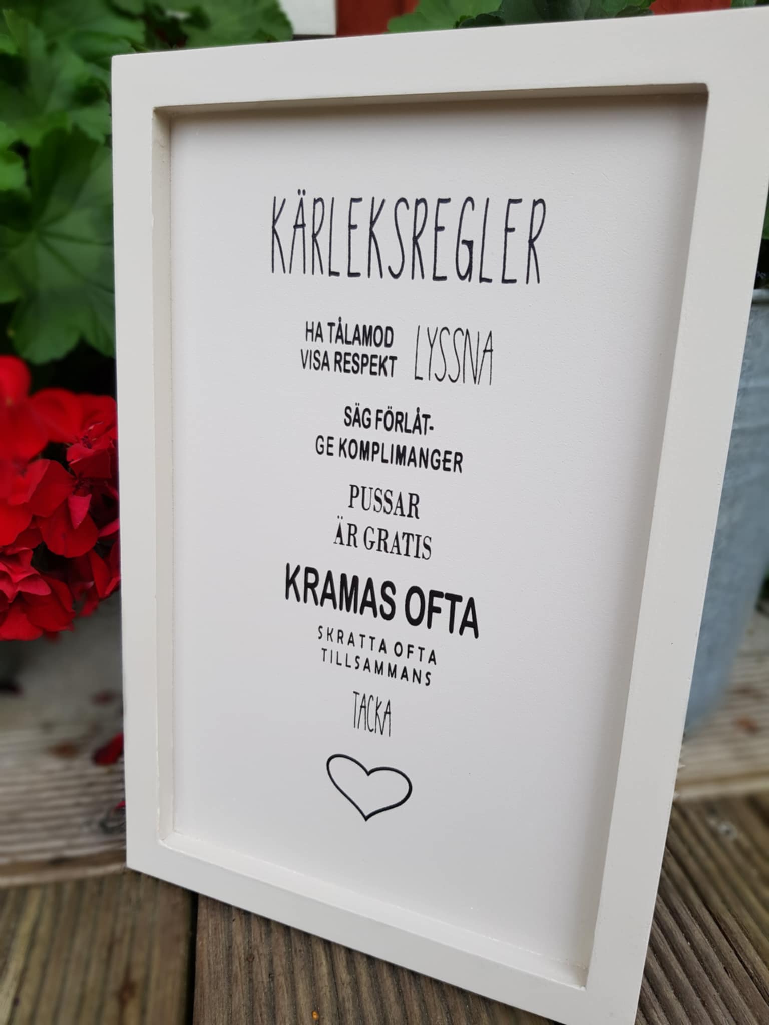 Trätavla med text " Kärleksregler" - 2