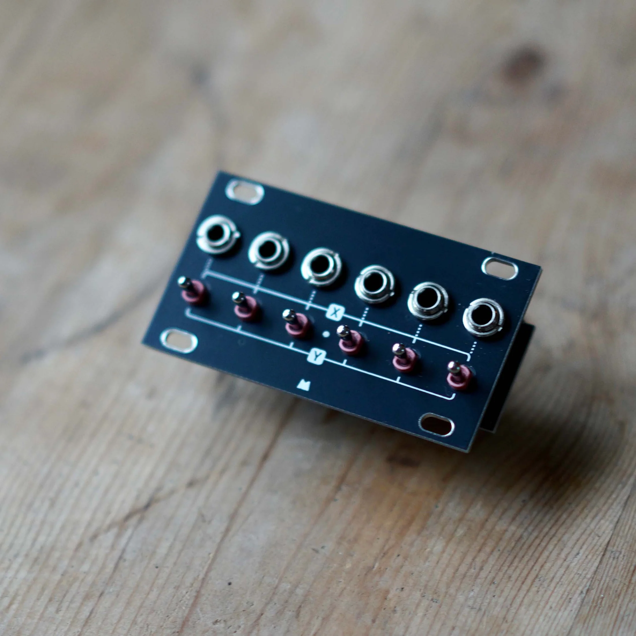 Svart Panel för Intellijel Designs Switched Mult 1U - 2