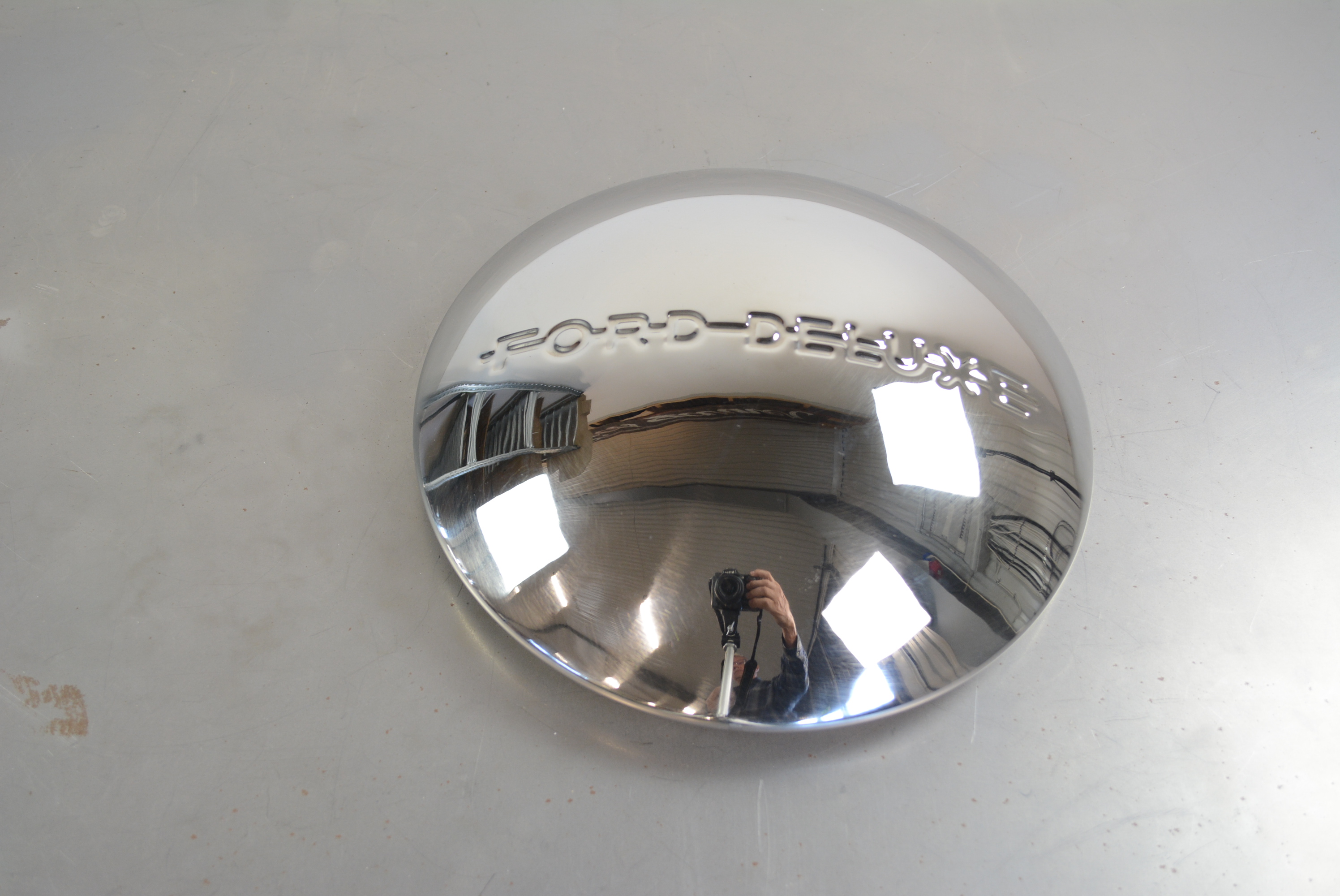 Hub Cap Ford Deluxe -40 8-1/8´´