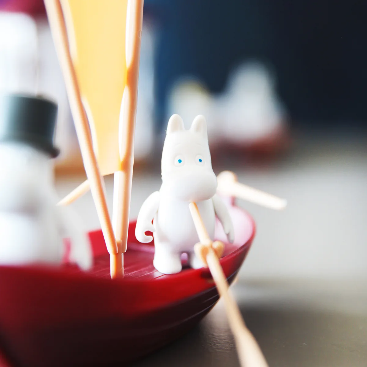 Moominpappa's Sailing Boat with 2 Figurines - 4