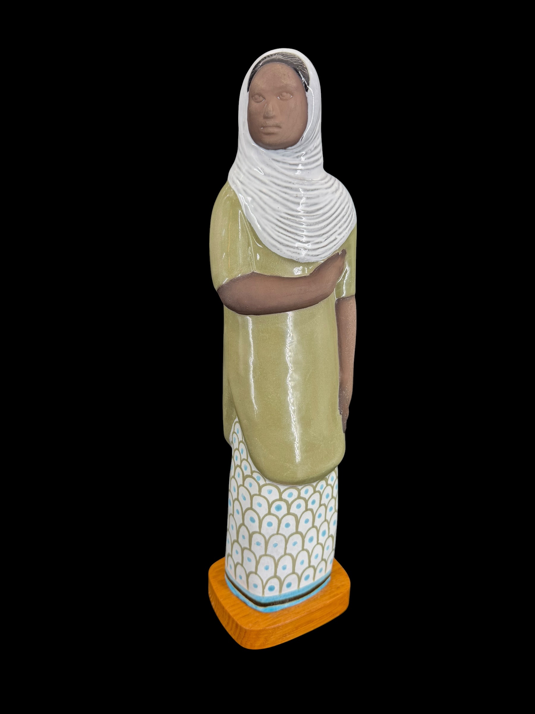 Upsala Ekeby UE 3011 " standing woman" Mari Simmulson