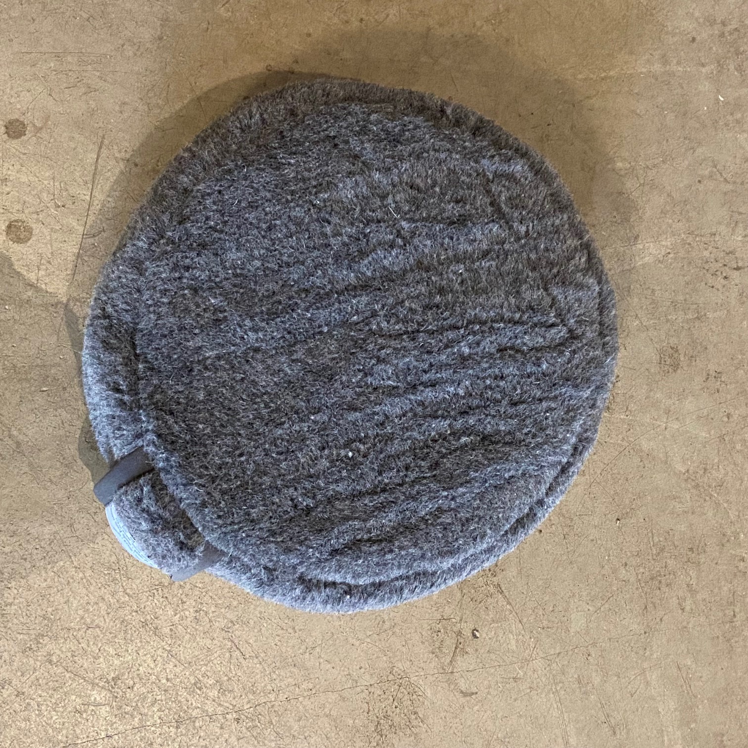 Meditationskudde av mellangrå ull från Wooldesign - 2
