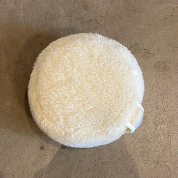 Meditationskudde av naturvit ull från Wooldesign