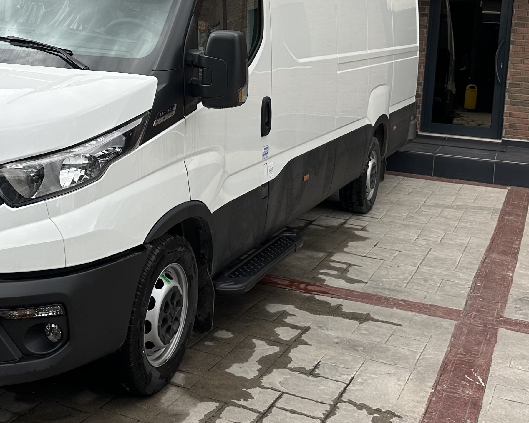 SIDESTEPS BLACK ANTI-SLIP FRONT - Iveco Daily 2019- 
