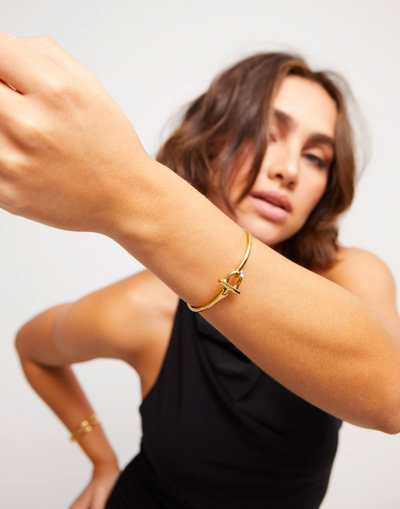 Bangle bracelet with white topaz Gold
