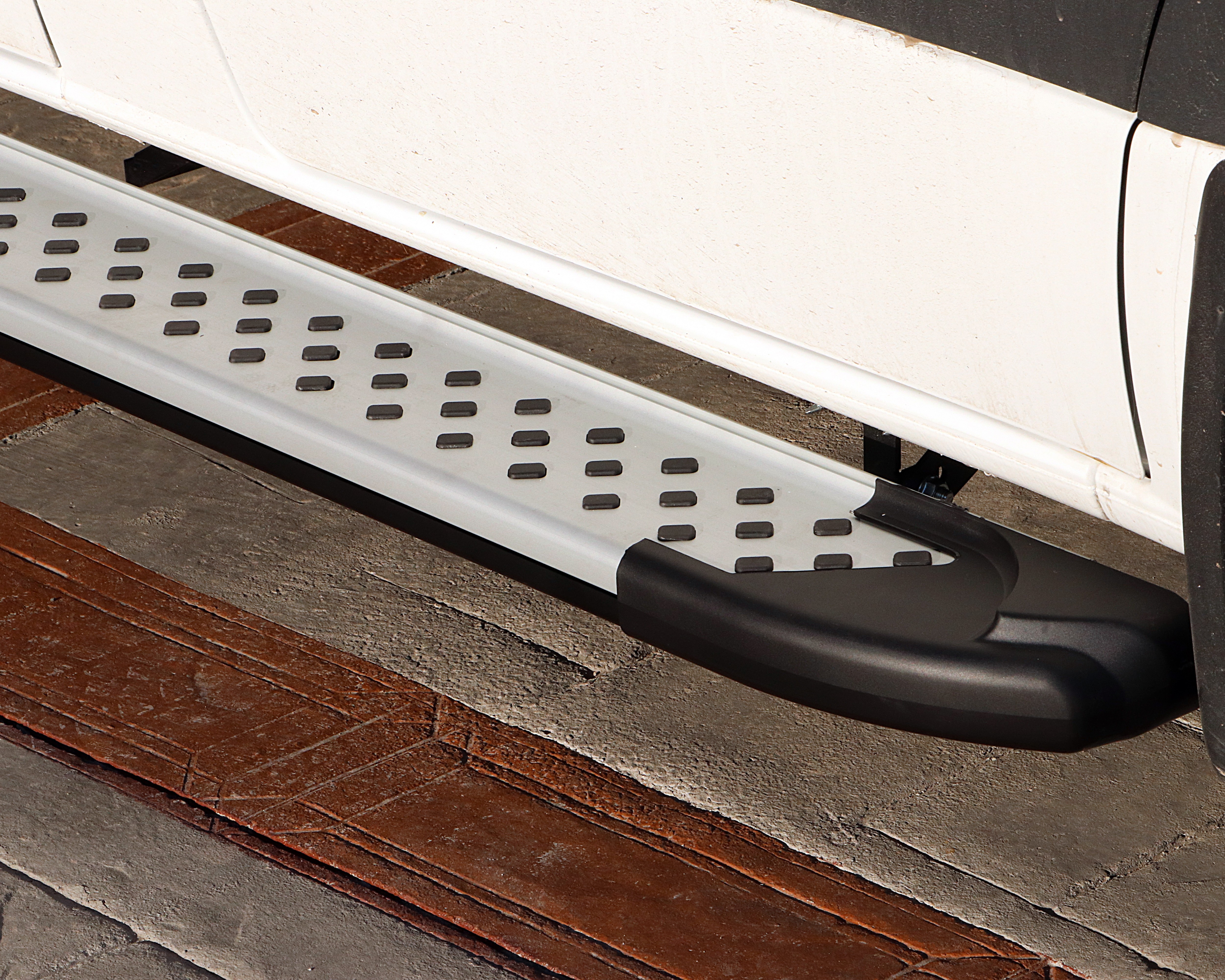 SIDESTEPS ANTI-SLIP FRONT - Iveco Daily 2019- 